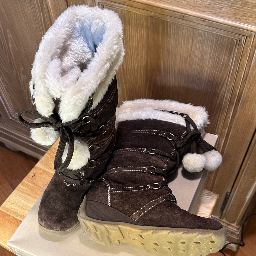 Naturalizer Brown Winter Boots with Cream Fur